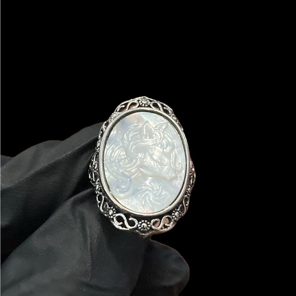 Vintage-Inspired Genuine Mother Pearl Unicorn Cameo Adjustable Ornate Ring - Picture 2 of 8